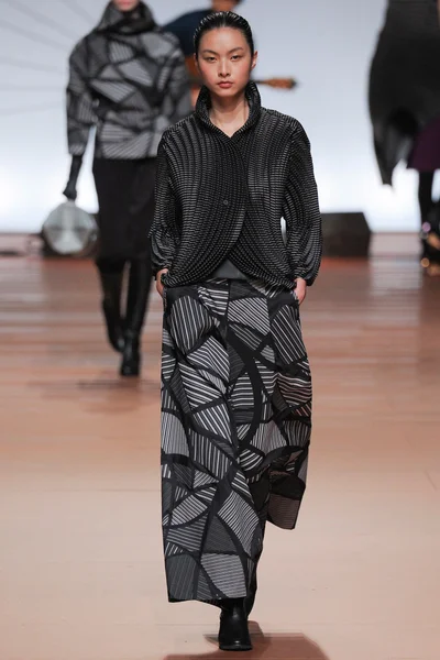 Look 8